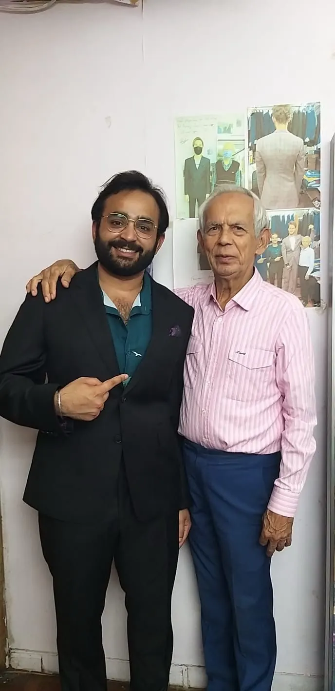 Rashmi 尖沙咀裁縫店內，客人到訪